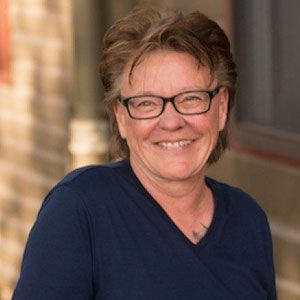 Portrait de Radclyffe, autrice américaine de romans lesbiens traduits en français