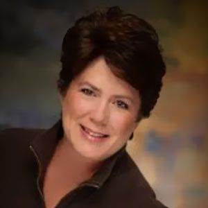 Portrait de Gerri Hill, autrice américaine de romance lesbienne