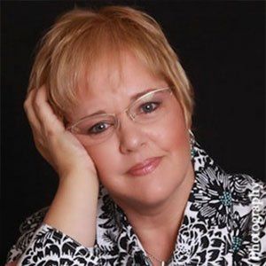 Portrait de Karin Kallmaker, autrice américaine pionnière de la littérature lesbienne