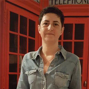 Portrait de Charlie Moon, autrice de romances lesbiennes francophones