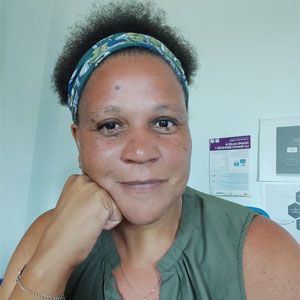 Portrait de l'autrice Mady, autrice WLW publiée chez Homoromance Éditions